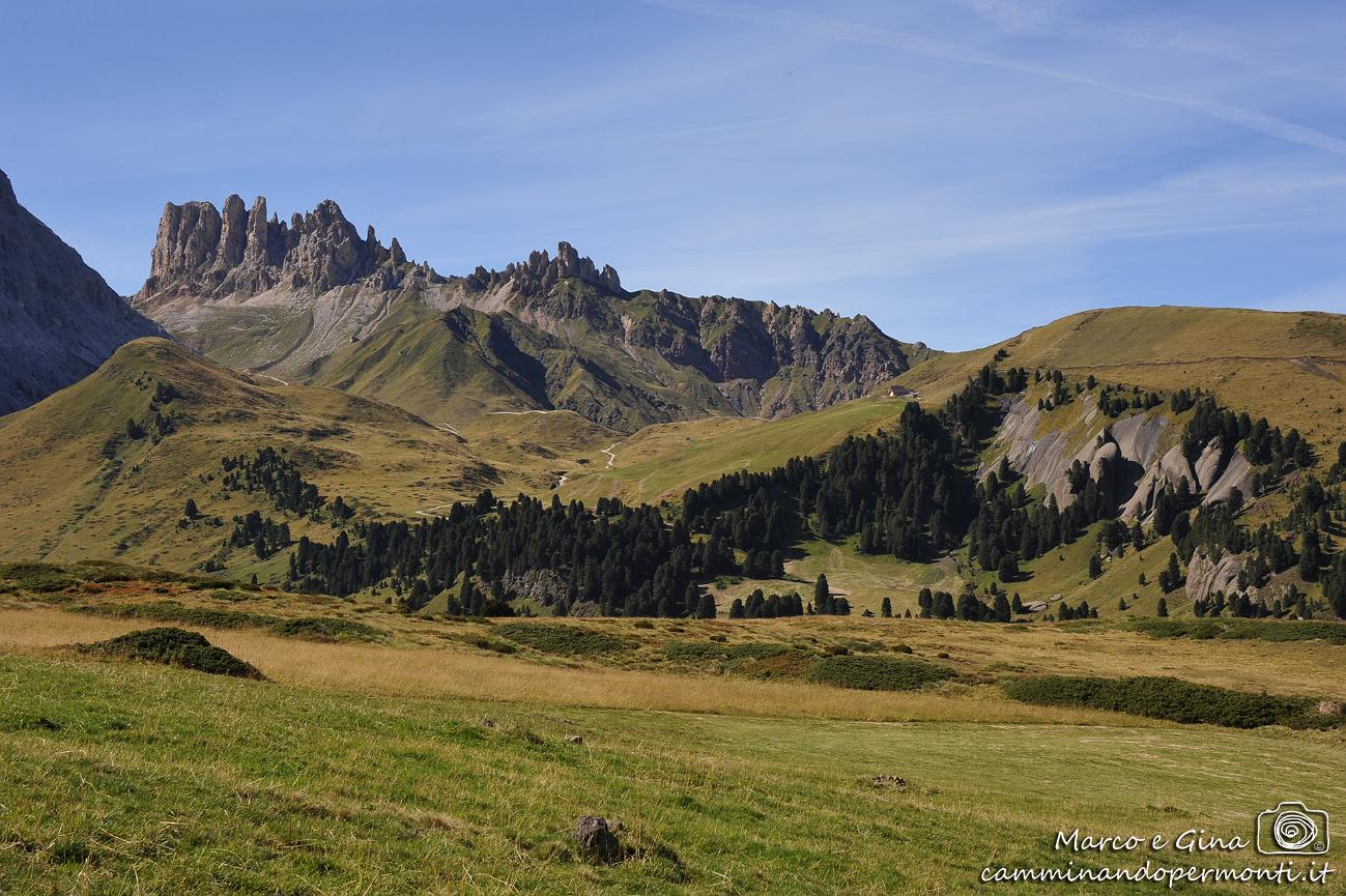 091 Val Duron - Denti di Terra rossa.JPG